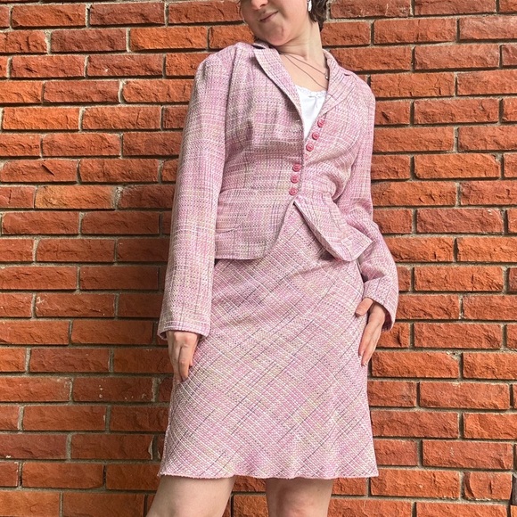 Pink tweed suit set - Picture 12 of 16